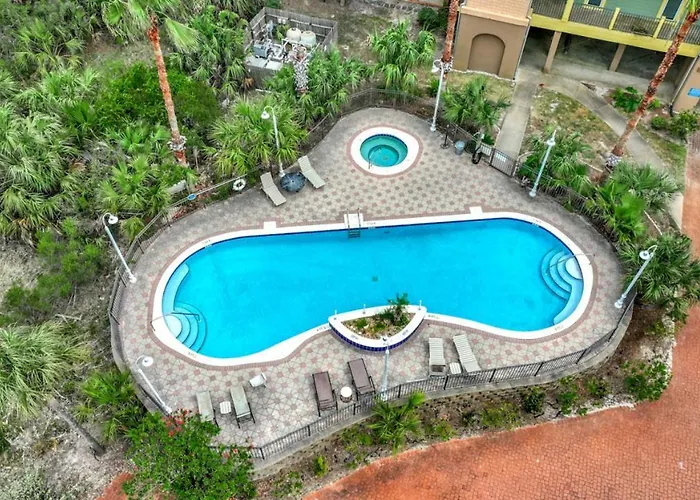 Stylish Top-Floor Gulf View Condo | Private Balcony & Beach Access