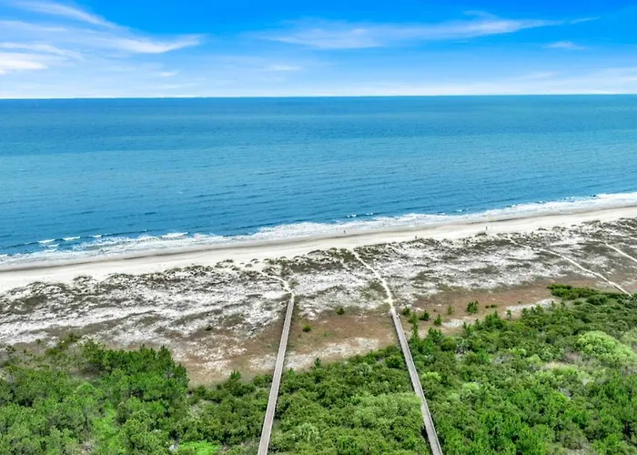 Stylish Top-Floor Gulf View Condo | Private Balcony & Beach Access